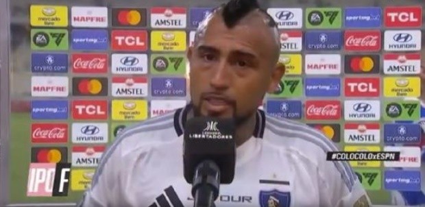 Arturo Vidal thể hiện sự thất vọng rõ rệt trên sân sau trận thua 0-4 trước Fortaleza tại Copa Libertadores.