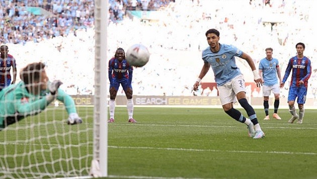 Các cầu thủ Man City sau trận thua đau đớn tại chung kết FA Cup, đối mặt áp lực trước trận đấu quan trọng tại Premier League.