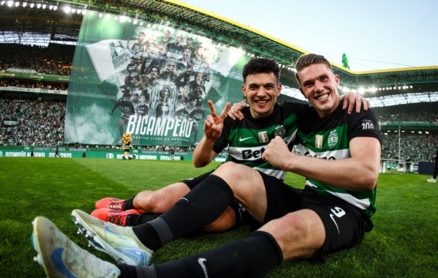 Các cầu thủ Sporting Lisbon ăn mừng chức vô địch Primeira Liga Bồ Đào Nha