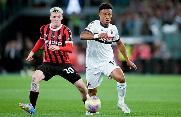 Cầu thủ AC Milan thể hiện sự thất vọng sau thất bại 0-1 trước Bologna tại Coppa Italia