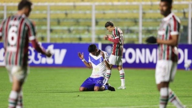 Cầu thủ Fluminense thể hiện sự thất vọng sau trận thua trước GV San Jose ở lượt 4 CONMEBOL Sudamericana, ảnh hưởng đến nhận định bảng F.