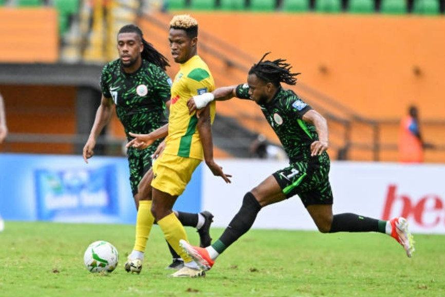 Cầu thủ Nigeria thất vọng sau trận thua bất ngờ trước Benin tại vòng loại World Cup 2026