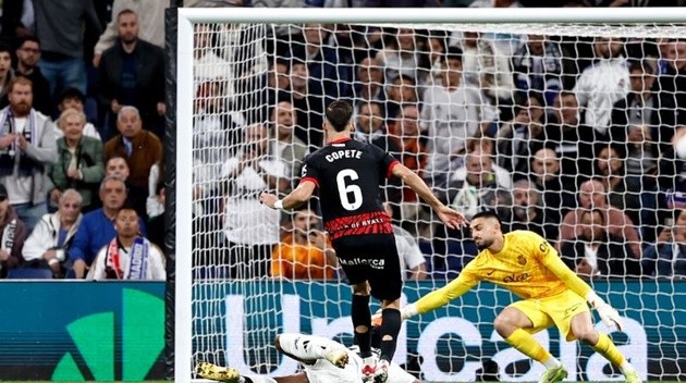 Cuộc đua giành chữ ký thủ môn Leo Roman giữa Real Madrid và Barcelona