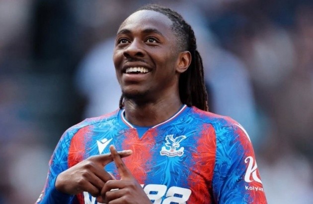 Eberechi Eze thể hiện kỹ thuật cá nhân trên sân cỏ cho Crystal Palace