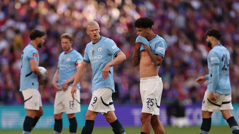 Erling Haaland thi đấu cho Man City tại sân Wembley trong trận chung kết FA Cup