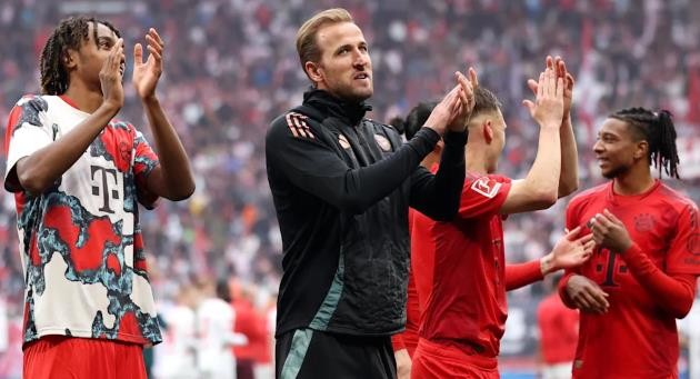 Harry Kane ăn mừng chức vô địch Bundesliga đầu tiên trong sự nghiệp