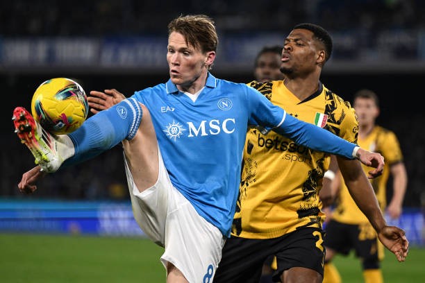Inter Milan và Napoli căng thẳng trong cuộc đua Scudetto Serie A