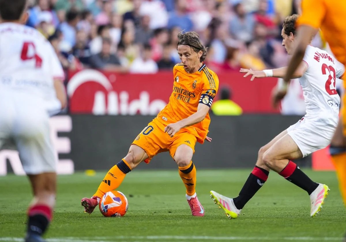 Luka Modric trong trận đấu mới nhất, thể hiện phong độ xuất sắc với Real Madrid.