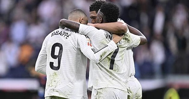 Tiền đạo Kylian Mbappe tập luyện cùng Real Madrid, thể hiện quyết tâm trước trận đấu.