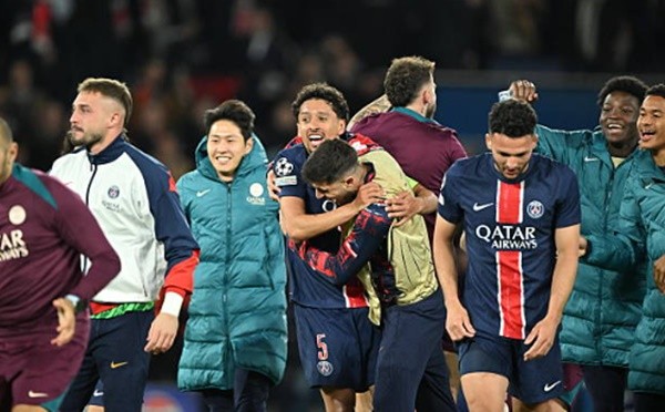 Toàn đội PSG ăn mừng vé vào chung kết Champions League, chứng tỏ sức mạnh tập thể