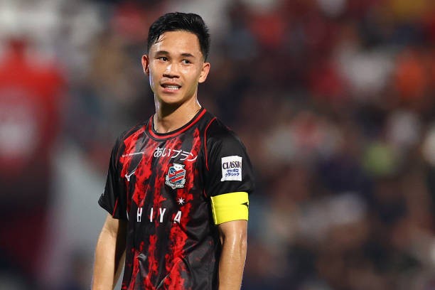 Tuyển thủ Thái Lan Supachok Sarachat đối mặt với nguy cơ mất vị trí chính thức tại Consadole Sapporo.