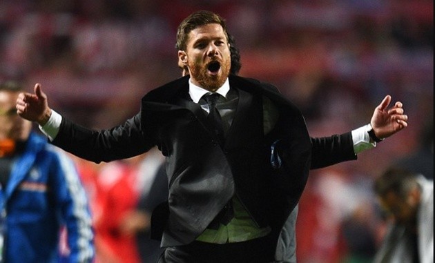 Xabi Alonso chạy ăn mừng không kiềm chế sau bàn thắng gỡ hòa kịch tính của Sergio Ramos